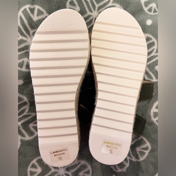 Nature Breeze Olive Green Espadrille Platform Sandals - Size 6.5 - Never Worn - Picture 4 of 9